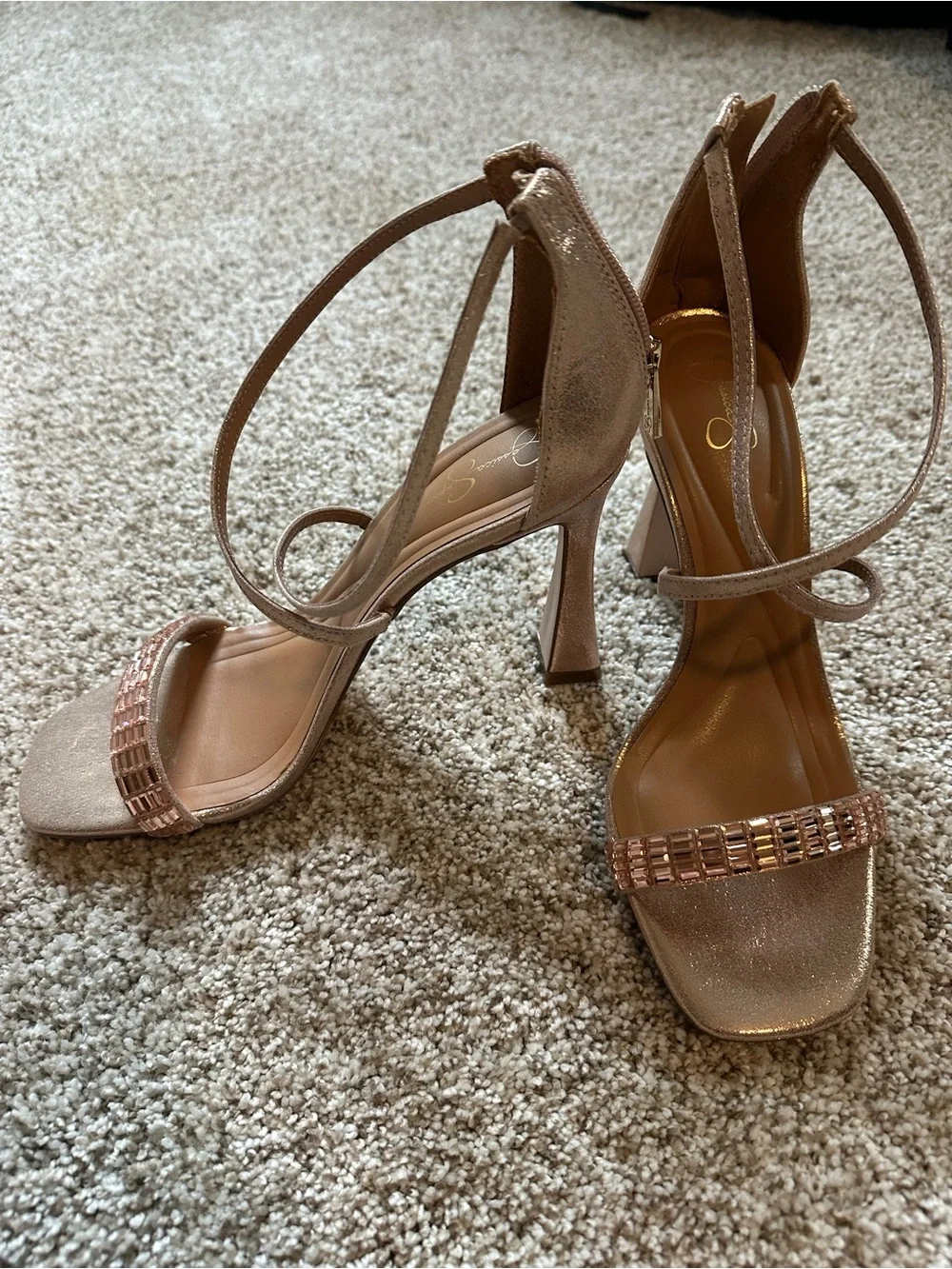 Jessica Simpson sparkling rose